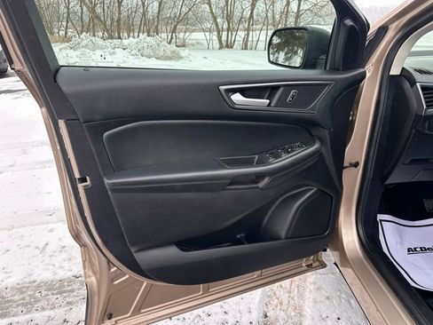 Used 2020 Ford Edge SE image 14