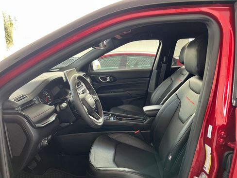 Used 2025 Jeep Compass Trailhawk image 27