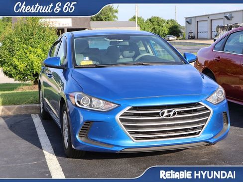 Used 2017 Hyundai Elantra SE FWD image 3