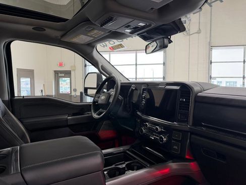 New 2026 Ford F250 Lariat w/ Black Appearance Package image 32