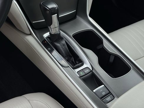 Used 2018 Honda Accord Touring image 24