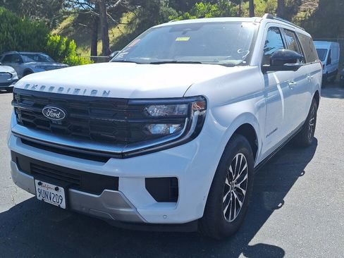 Used 2025 Ford Expedition Max Platinum image 2