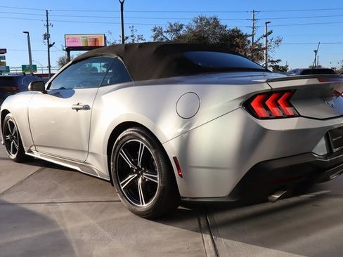 Used 2025 Ford Mustang Premium image 6