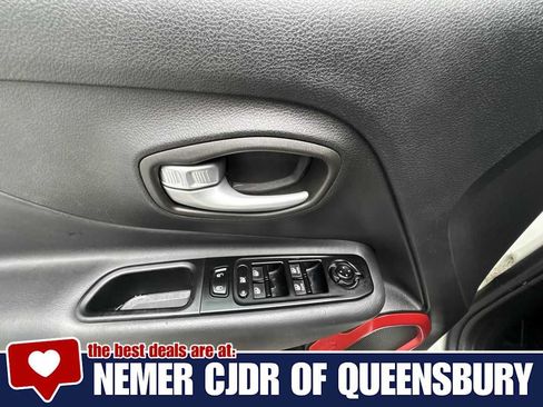 Used 2023 Jeep Renegade Trailhawk AWD/4WD image 13