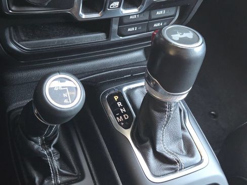 Used 2020 Jeep Wrangler Unlimited Sahara AWD/4WD image 12