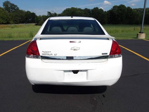 Used 2011 Chevrolet Impala LT w/ Luxury Edition Package FWD image 4