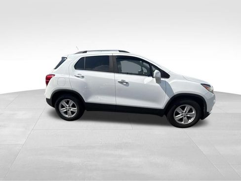 Used 2019 Chevrolet Trax LT w/ LT Convenience Package FWD image 8