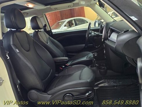 Used 2011 MINI Cooper Hardtop FWD image 12