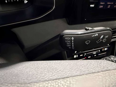 Used 2025 Volkswagen Jetta SE FWD image 34