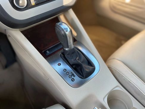 Used 2012 Volkswagen Eos Lux w/ Tech Pkg image 32