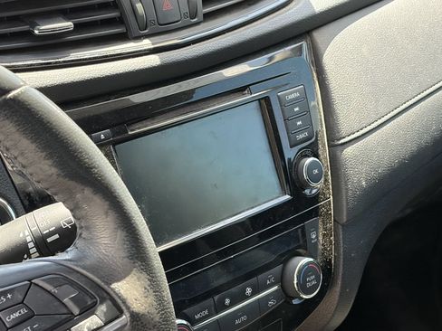 Used 2018 Nissan Rogue SV FWD image 10