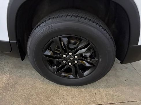 Used 2022 Chevrolet Traverse LT w/ Midnight/Sport Edition AWD/4WD image 9