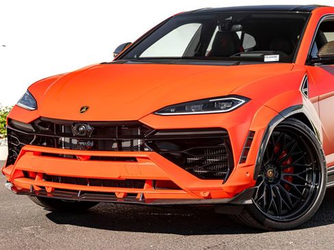 Used 2025 Lamborghini Urus SE AWD/4WD image 2