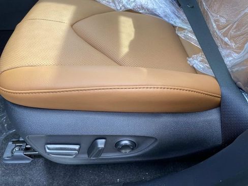 New 2026 Toyota Highlander Platinum AWD/4WD image 11