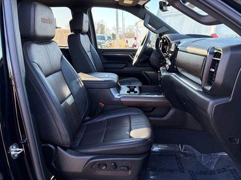 Used 2024 Chevrolet Silverado 2500 High Country w/ High Country Premium Package image 17