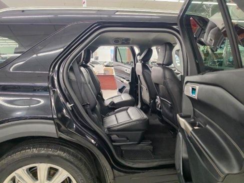 Used 2021 Ford Explorer Limited w/ Hybrid Equipment Group 310A AWD/4WD image 11
