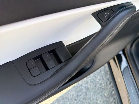 Used 2021 Tesla Model Y Long Range AWD/4WD image 15