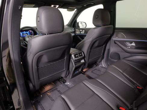 Used 2025 Mercedes-Benz GLE 450e 4MATIC w/ Winter Package image 36