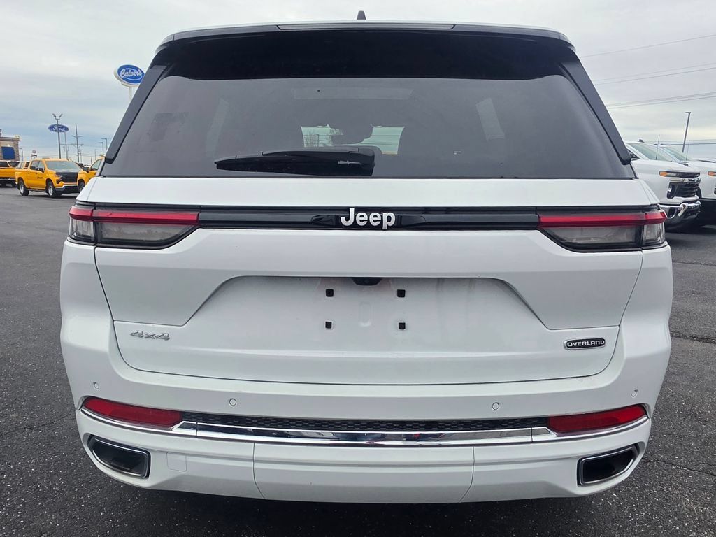 Used 2025 Jeep Grand Cherokee Overland w/ Trailer Tow Package AWD/4WD image 5