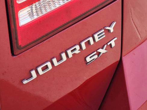 Used 2010 Dodge Journey SXT w/ Flexible Seating Group FWD image 8