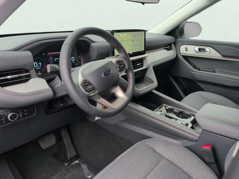 New 2026 Ford Explorer Active RWD image 8