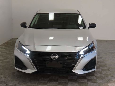 Used 2024 Nissan Altima 2.5 SV image 2