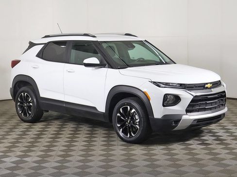 Used 2023 Chevrolet TrailBlazer LT AWD/4WD image 46