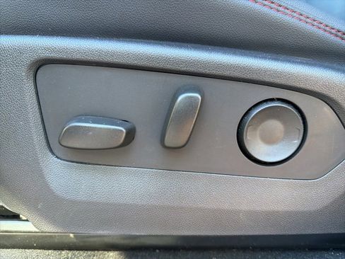 Used 2024 Chevrolet Colorado Z71 w/ Z71 Convenience Package 2 image 10