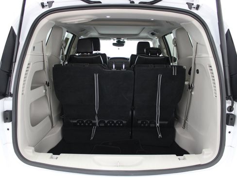 Used 2023 Chrysler Pacifica Limited FWD image 20