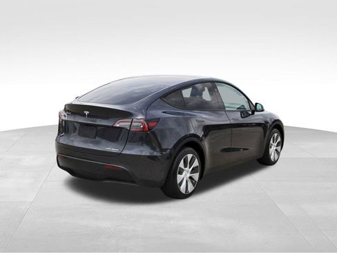 Used 2024 Tesla Model Y Long Range RWD image 4