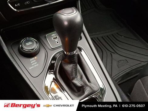 Used 2020 Jeep Cherokee Limited w/ Technology Group image 16