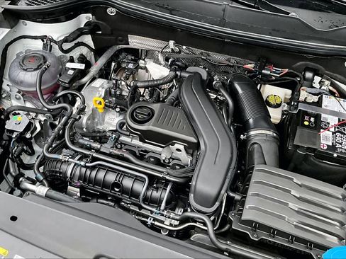 New 2026 Volkswagen Taos SE image 17