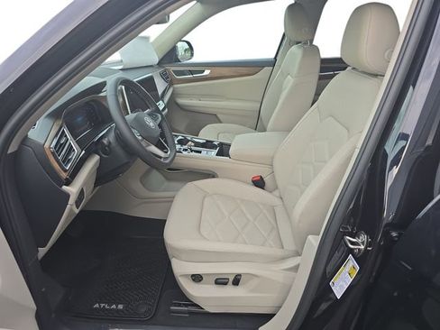 New 2026 Volkswagen Atlas SE FWD image 9