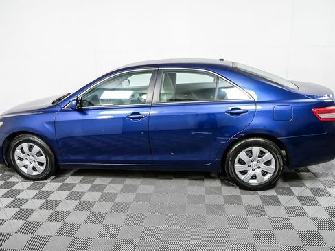 Used 2011 Toyota Camry LE image 7