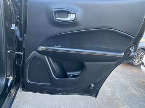 Used 2018 Jeep Compass Limited w/ Navigation Group AWD/4WD image 14