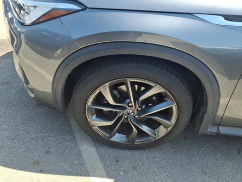 Used 2019 INFINITI QX50 Essential w/ Sensory Package FWD image 3