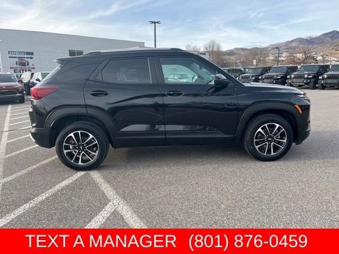 Used 2025 Chevrolet TrailBlazer LT AWD/4WD image 2