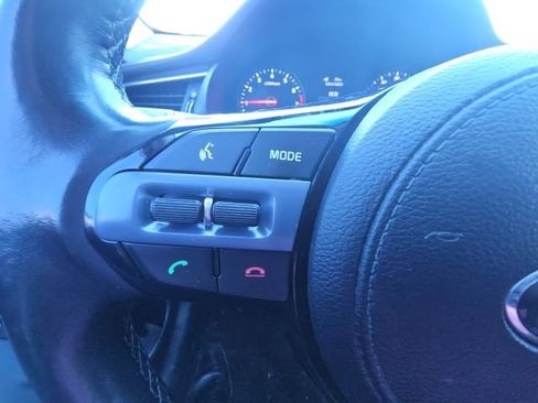 Used 2017 Kia Cadenza Premium w/ Luxury Package image 13