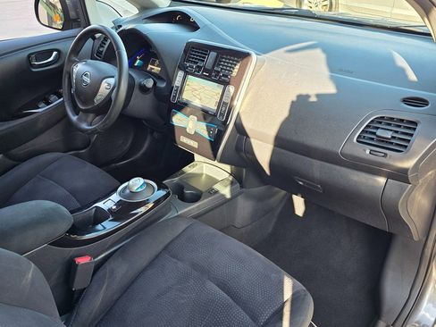 Used 2015 Nissan Leaf SV image 13
