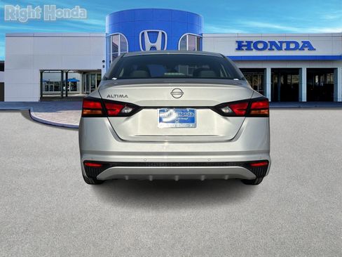 Used 2024 Nissan Altima 2.5 S image 5