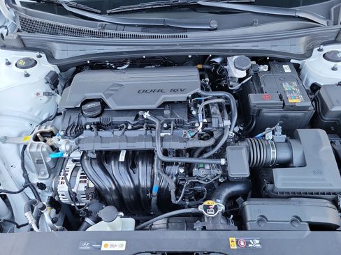 Certified 2025 Hyundai Elantra Sport image 24