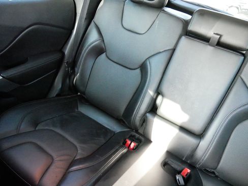 Used 2021 Jeep Cherokee Latitude Lux w/ Comfort/Convenience Group image 12