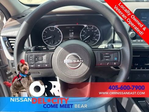 Used 2022 Nissan Rogue SV FWD image 18