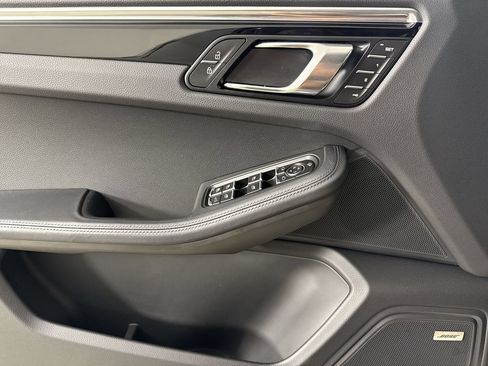 Certified 2025 Porsche Macan S AWD/4WD image 33