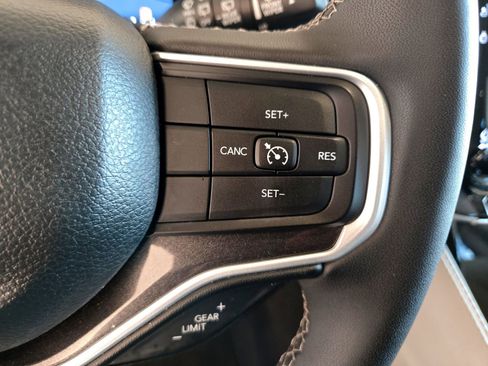 Used 2023 Jeep Wagoneer 2WD w/ Premium Group I image 13