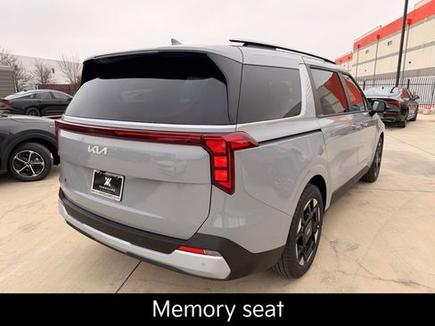 New 2026 Kia Carnival EX FWD image 4