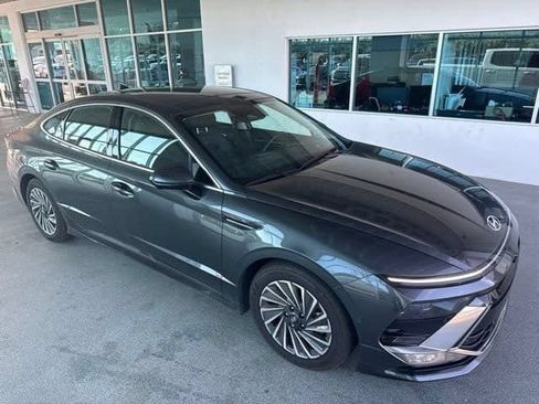 Used 2025 Hyundai Sonata Limited FWD image 6