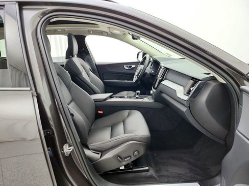 Used 2025 Volvo XC60 B5 Plus AWD/4WD image 18
