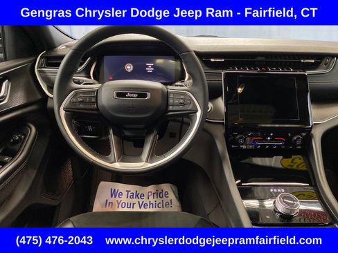 Certified 2025 Jeep Grand Cherokee Altitude AWD/4WD image 29