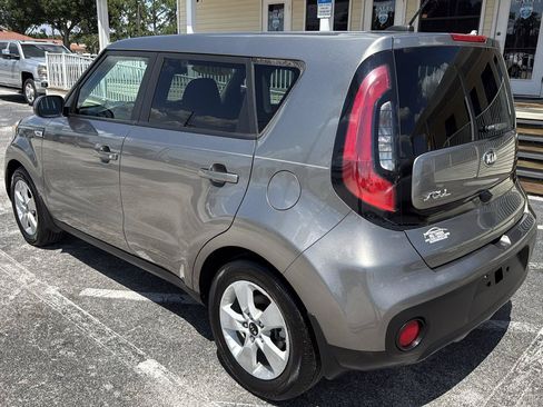 Used 2018 Kia Soul w/ Convenience Package FWD image 3